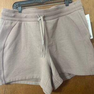 NWT Lululemon Scuba High-Rise Short 5"